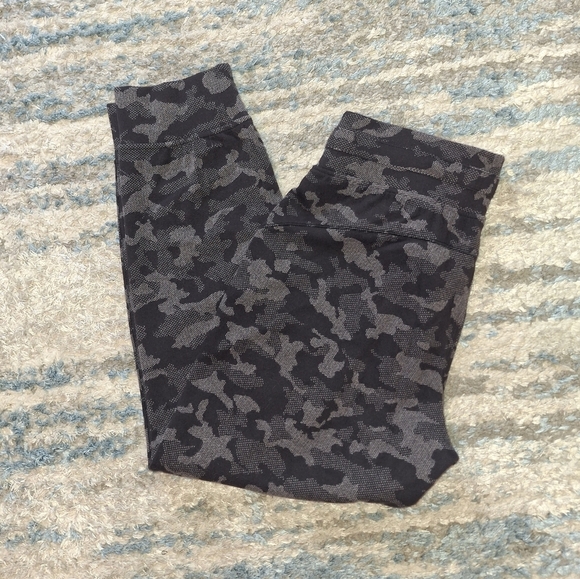 Lululemon Scuba High-Rise Jogger 7/8 Length Heritage 365 Camo Deep Coal Multi - Picture 3 of 11